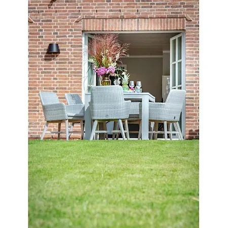 Baeum Hues A Comfortable Westerland
